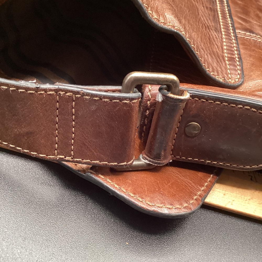 Distressed Leather messenger Bag Marked Frye - Picture 12 of 12